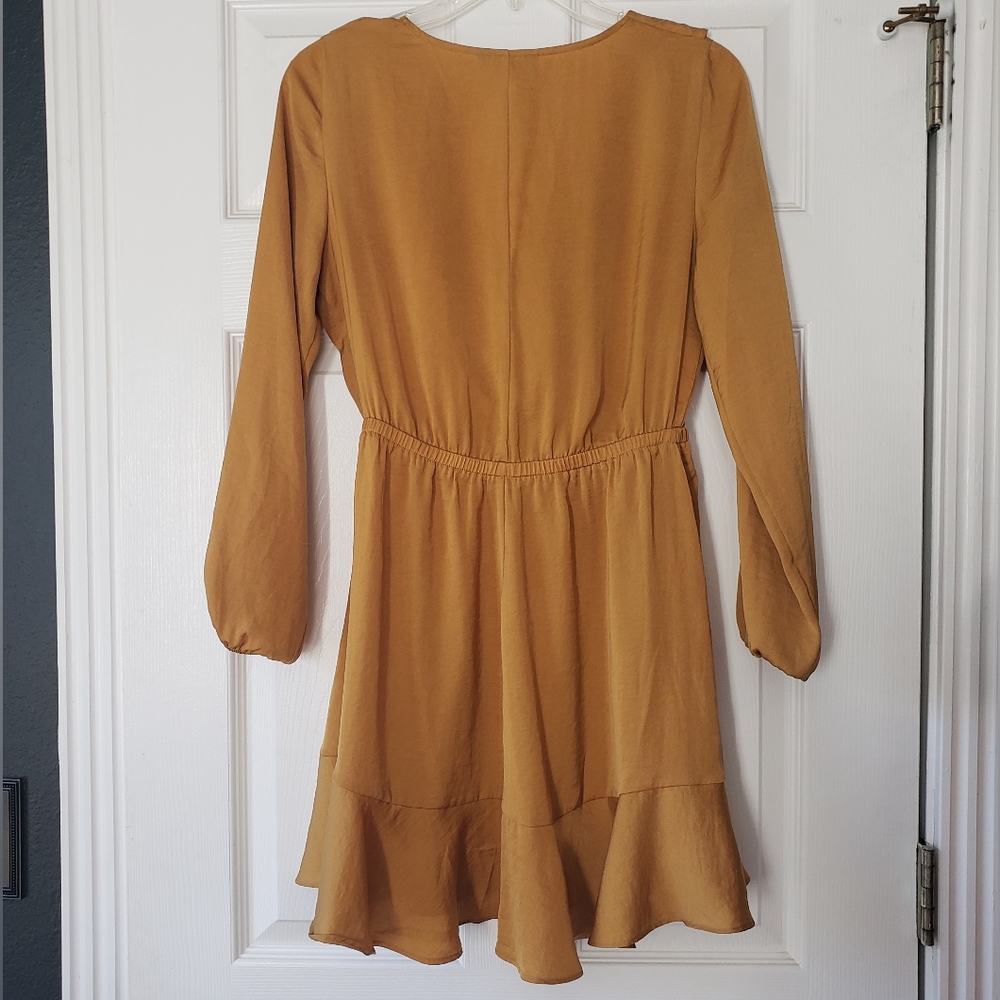 EXPRESS Ruffle Wrap Dress - Picture 3 of 4